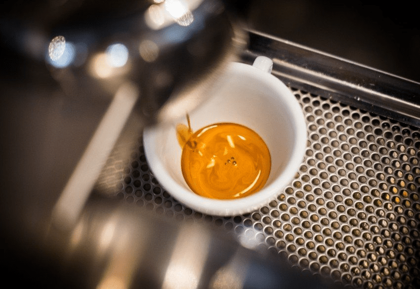 preparación de café espresso