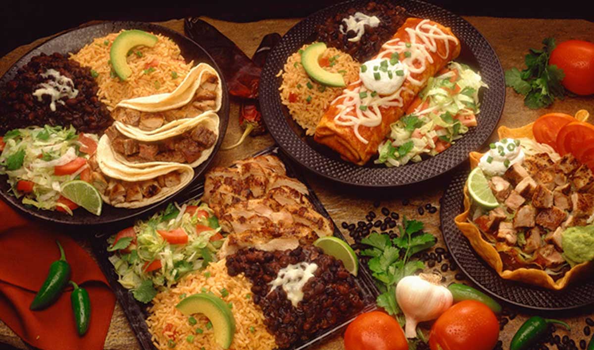 platos con auténtica comida mexicana