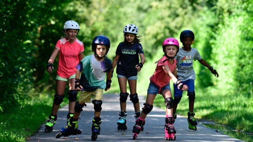 familia patinando